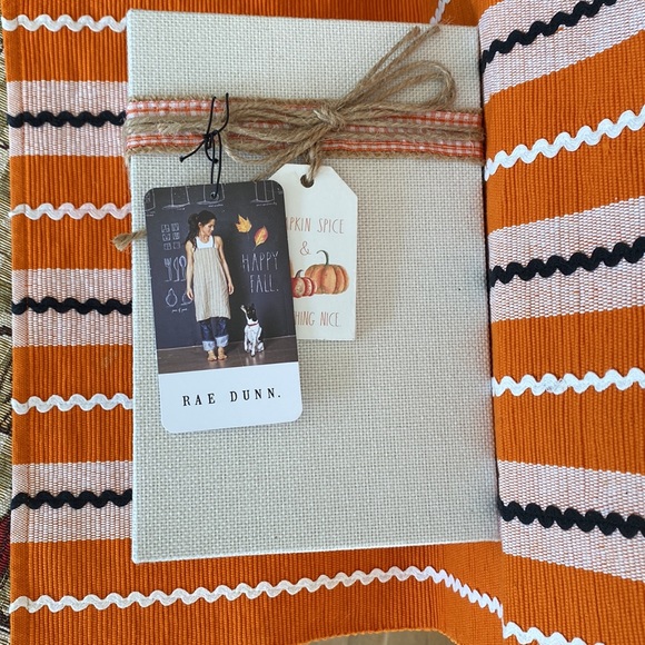 🆕🎃Rae Dunn “HELLO PUMPKIN” Decor - Picture 2 of 7